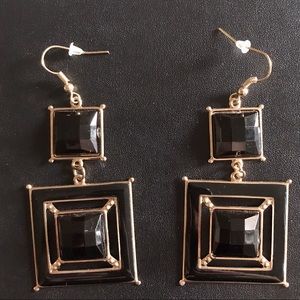 Drop earrings in black and gold